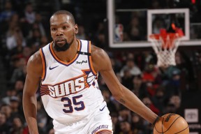 AYX-杜兰特重返赛场，爆冷首场状态出色，FPX观众沸腾！赢得满堂喝彩(2021年杜兰特队出场视频)